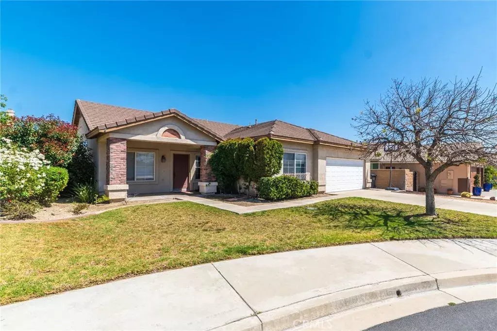 Fontana, CA 92336,7059 Illinois Ct
