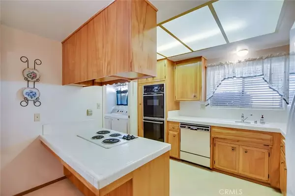 Covina, CA 91722,1045 W Grovecenter Street