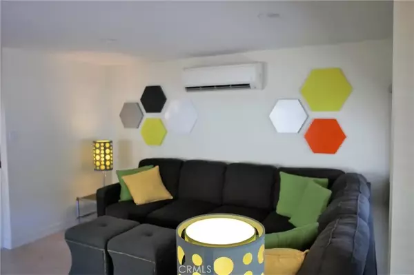 Palm Springs, CA 92264,70 Santa Monica