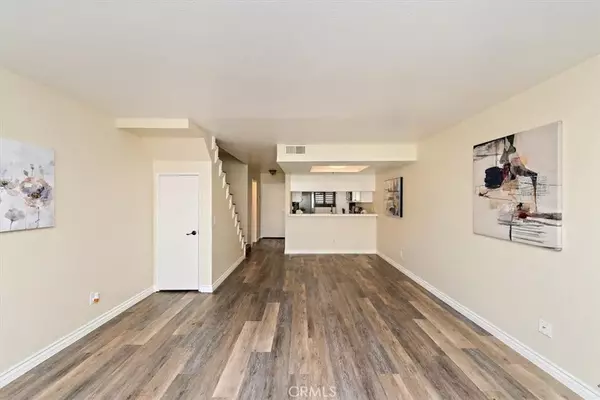 North Hollywood, CA 91602,11119 Camarillo Street #114