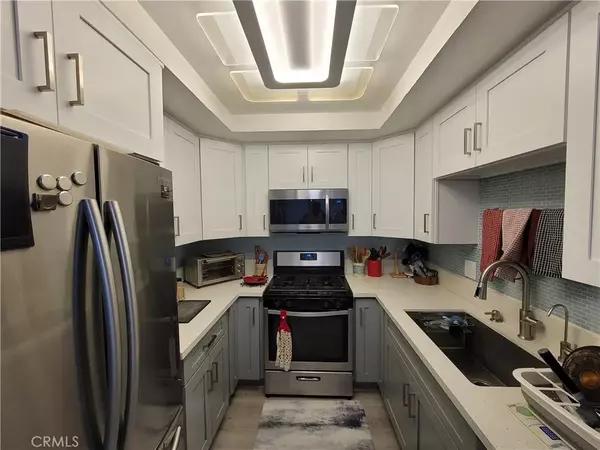 Brea, CA 92821,560 N Brea Boulevard #24