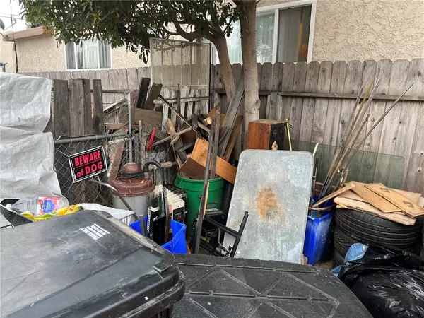 Lomita, CA 90717,25220 Oak Street