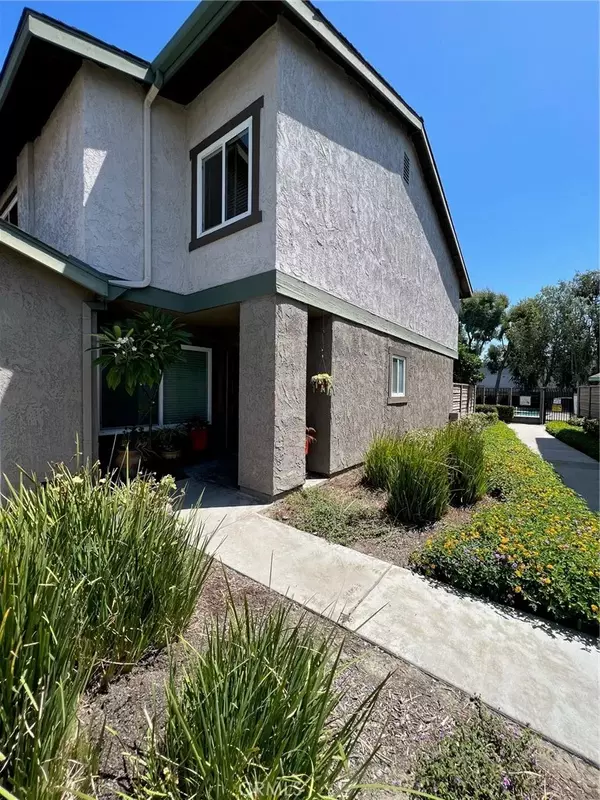 Lakewood, CA 90715,20116 Village Green Drive