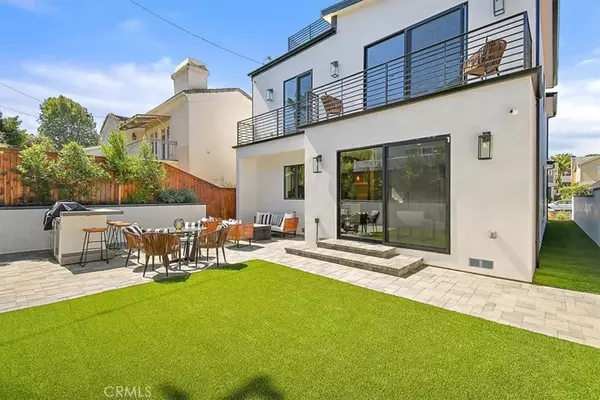 Manhattan Beach, CA 90266,3408 Maple Avenue