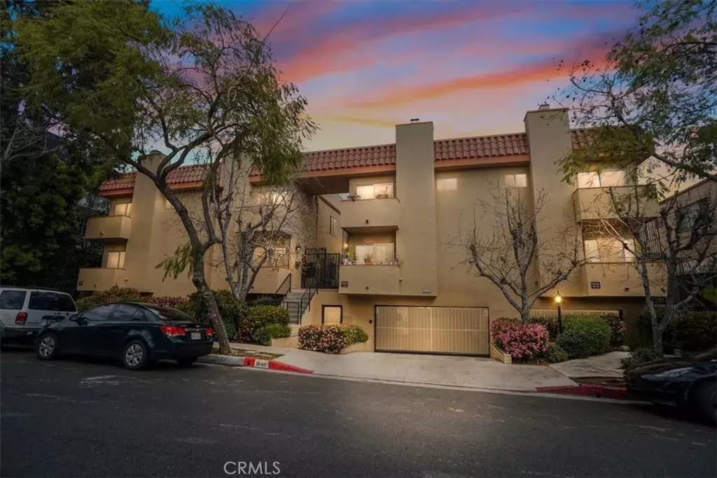 West Hollywood, CA 90046,1040 N Gardner Street #3