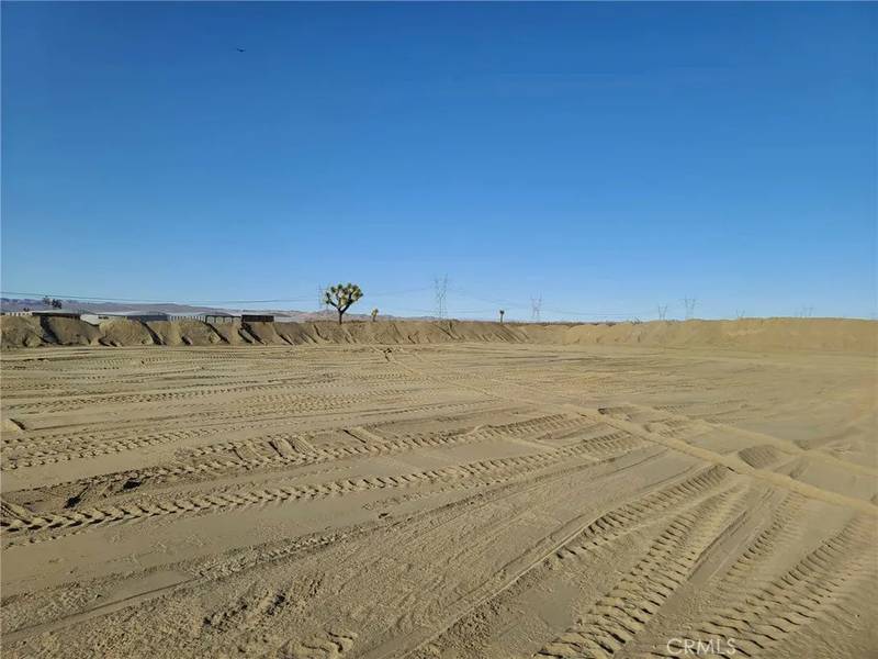 15972 EL ESTEBAN RD, Phelan, CA 92371