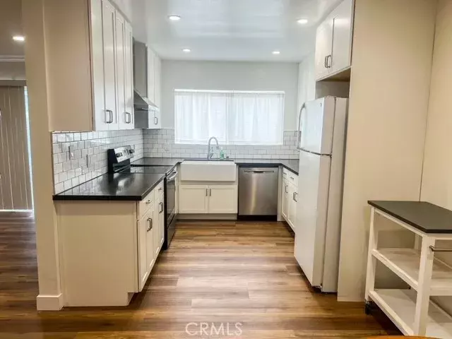 Valley Village, CA 91607,5232 Corteen Place #5