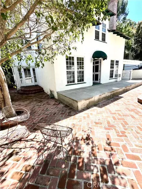 Los Angeles, CA 90046,8334 Kirkwood Drive