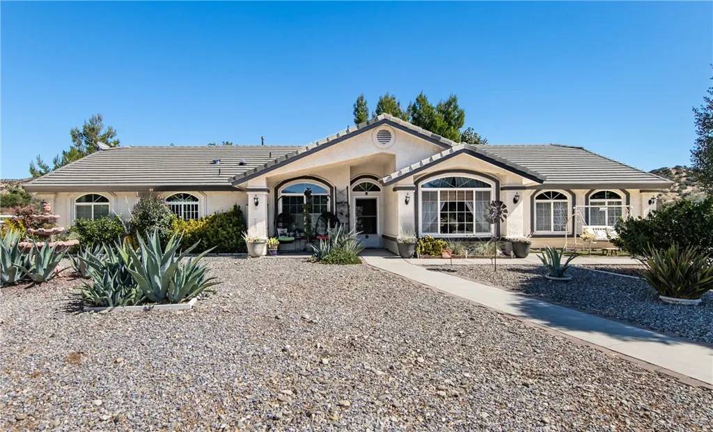 4221 Summit Valley Road, Hesperia, CA 92345