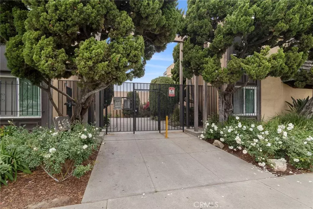 Long Beach, CA 90805,5535 Ackerfield Avenue #8