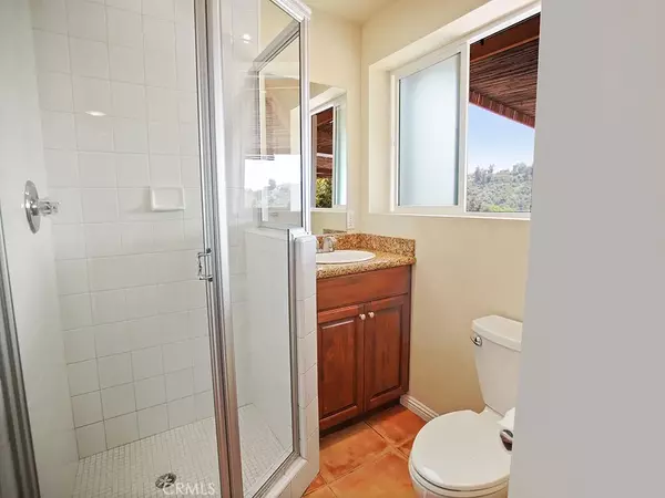 La Habra Heights, CA 90631,541 East Road