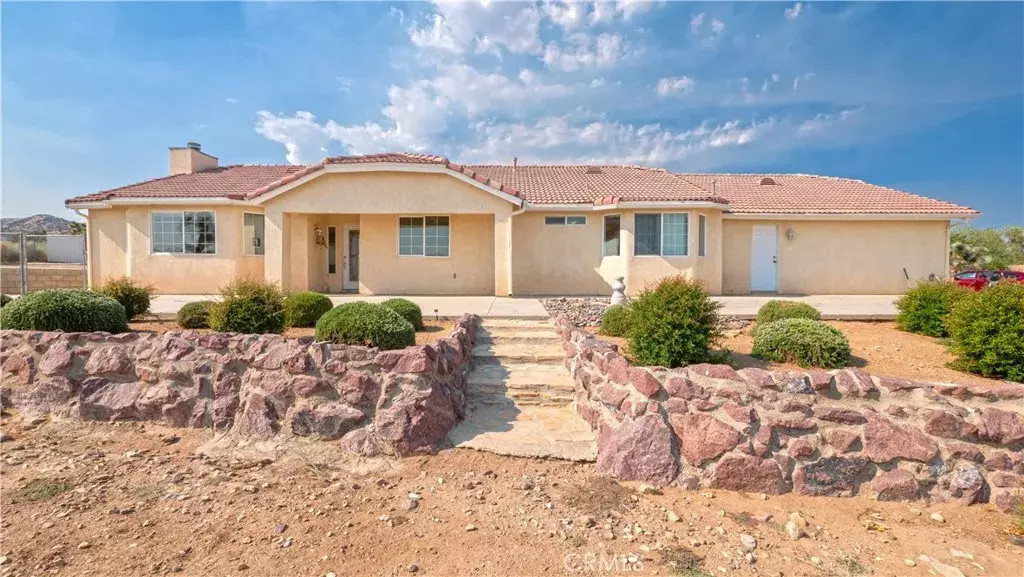 8827 Sierra Vista Road, Phelan, CA 92371