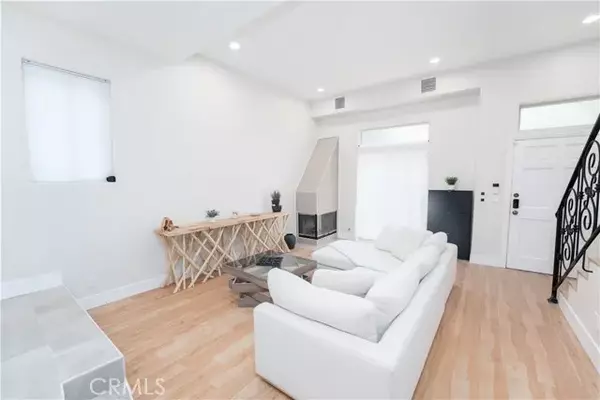 Studio City, CA 91604,4332 Whitsett Avenue #1