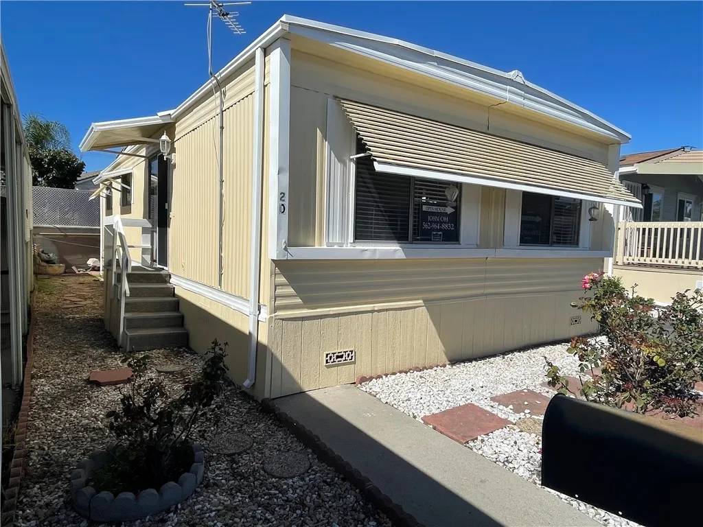 Hawaiian Gardens, CA 90716,12550 Carson #20