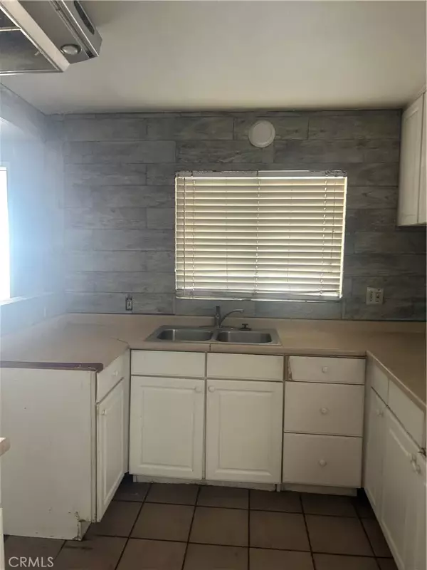 Barstow, CA 92311,917 E Virginia Way