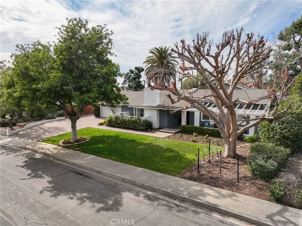 Claremont, CA 91711,2141 N Villa Maria Road
