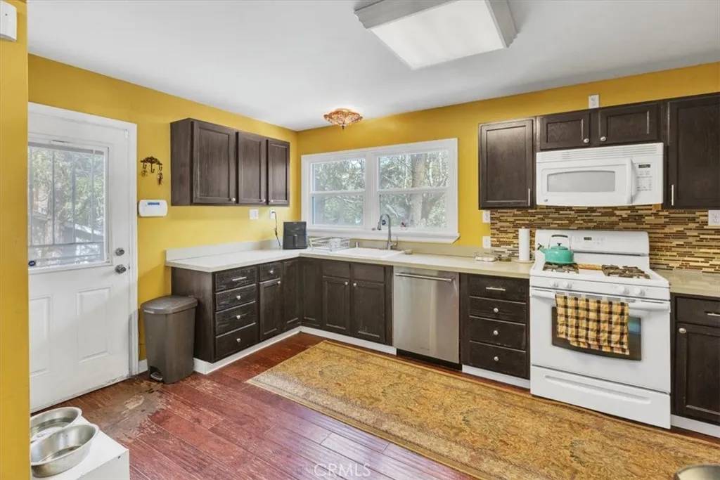 Crestline, CA 92325,674 Rocky Loop