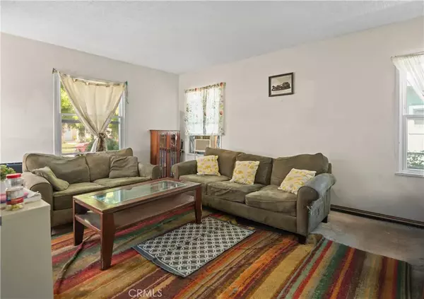 South Gate, CA 90280,10606 pescadero ave