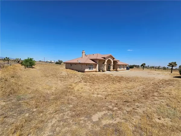 7677 Solano Road, Phelan, CA 92371