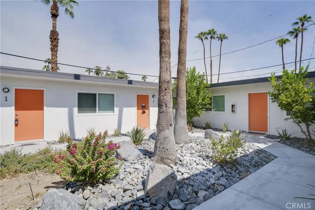 Palm Springs, CA 92264,520 S Desert View Drive
