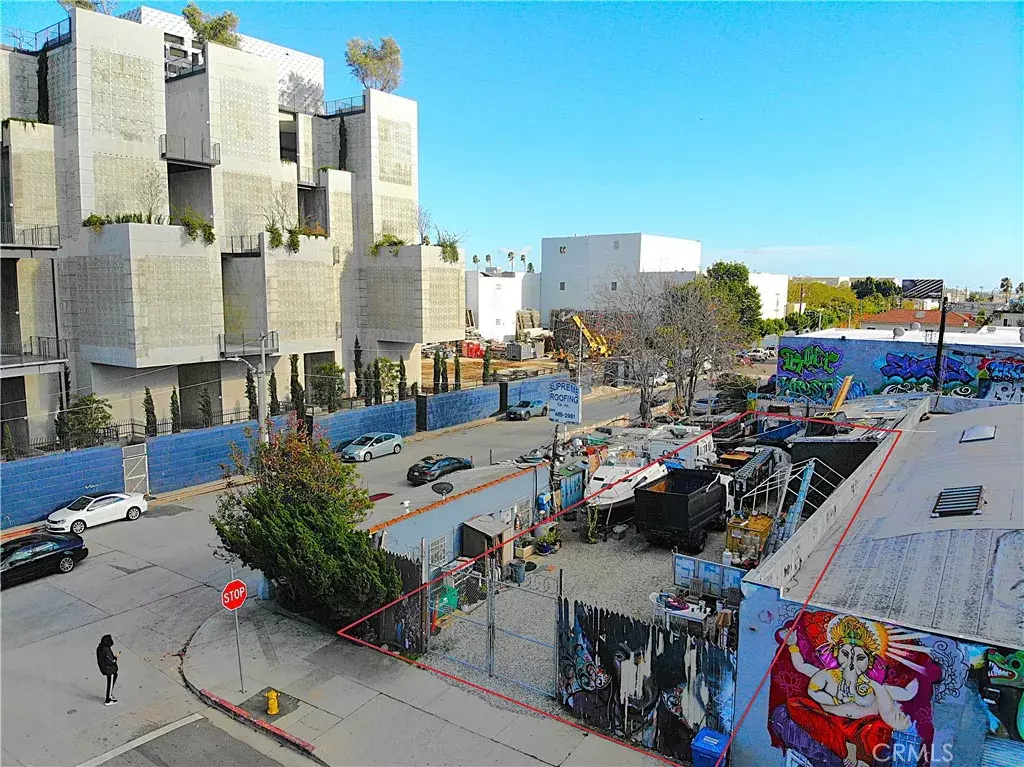 Los Angeles, CA 90038,1015 N Gower