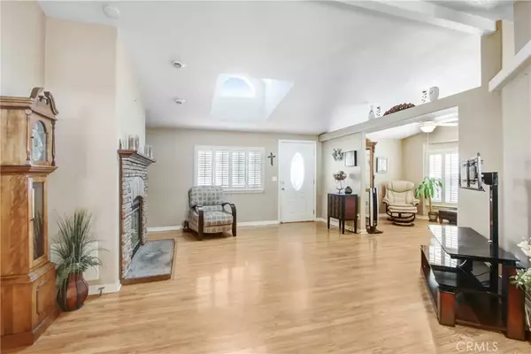 La Verne, CA 91750,3530 Damien #45