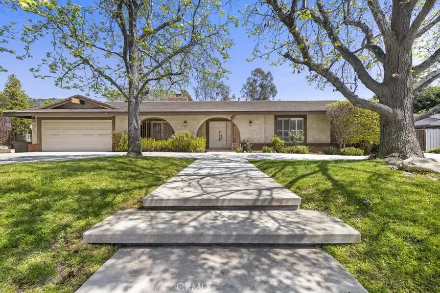 368 N Valley Center Avenue, Glendora, CA 91741