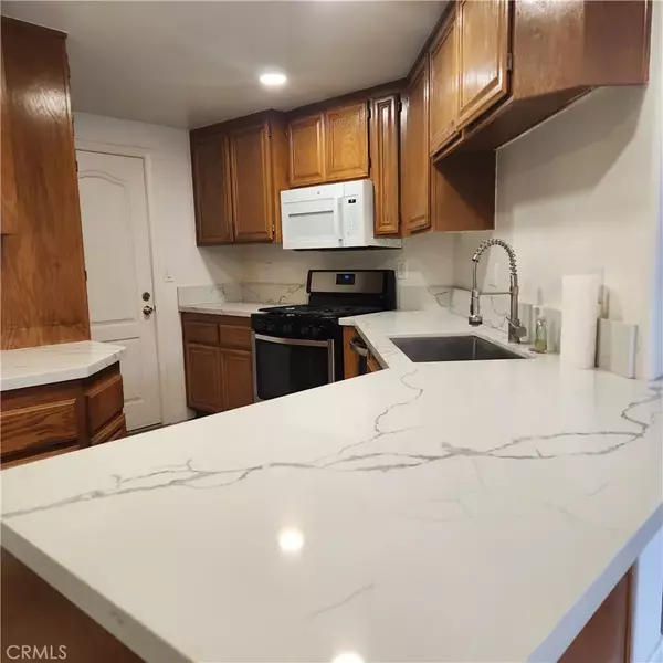 Claremont, CA 91711,907 W Arrow