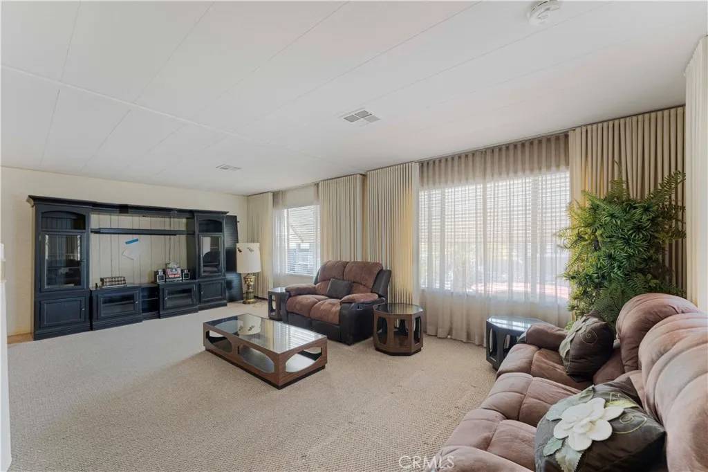 La Verne, CA 91750,4095 Fruit #608