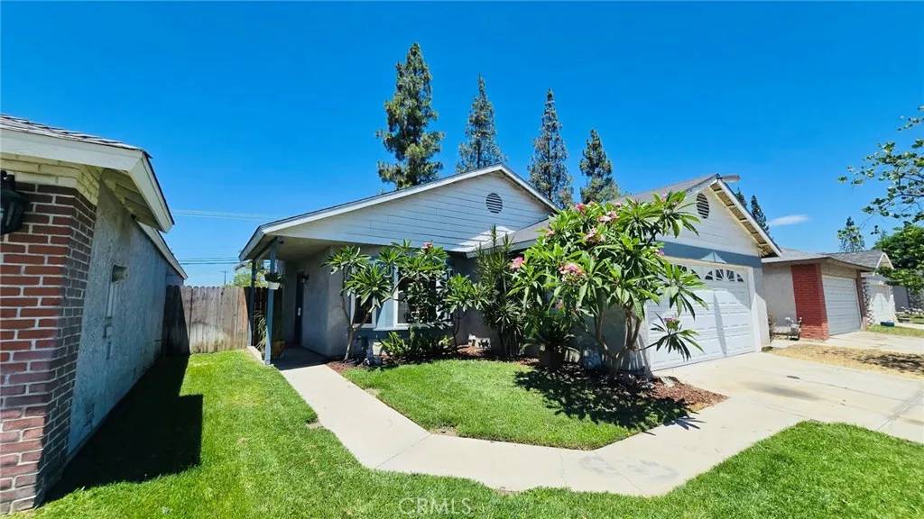 Fontana, CA 92335,15957 Randall Avenue #34