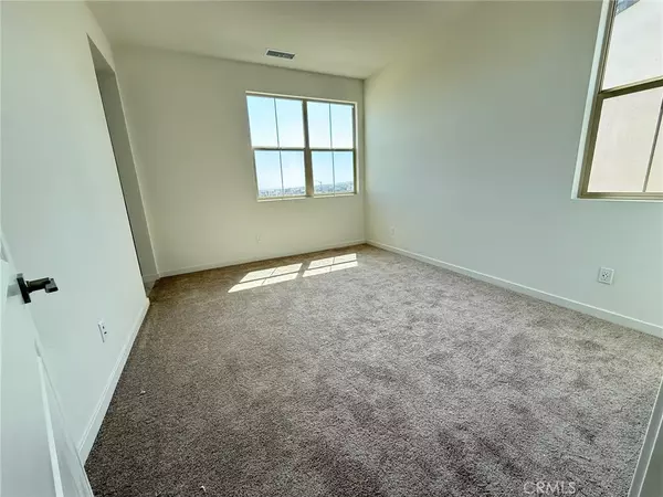 Fontana, CA 92336,15893 Blue Copper Way