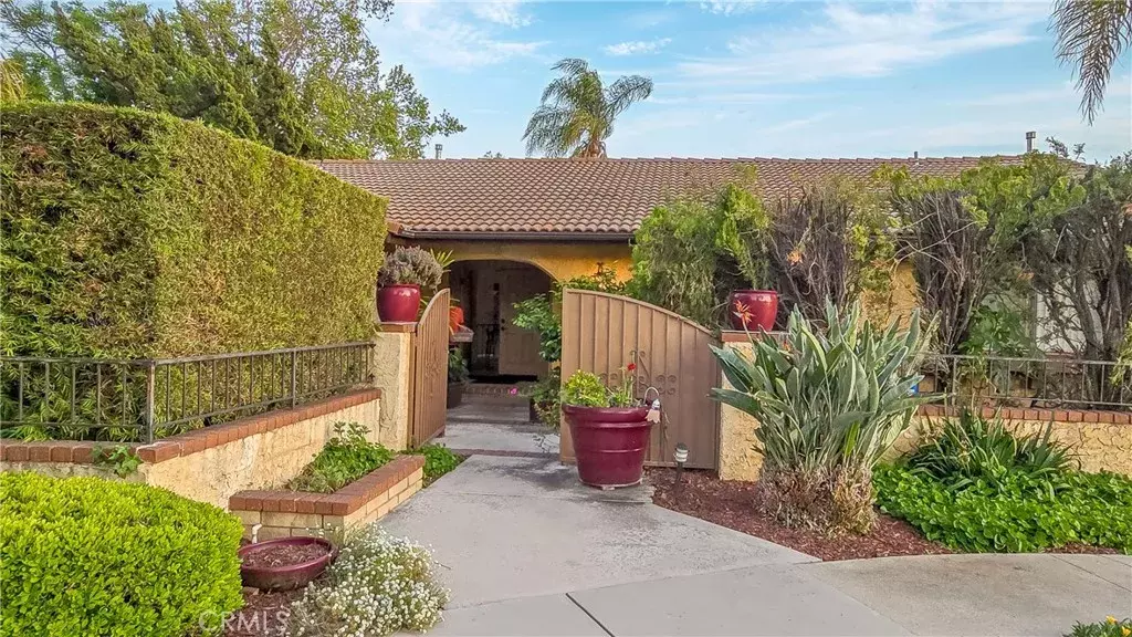 472 Heidelburg Lane, Claremont, CA 91711