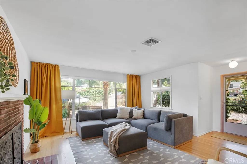 Tujunga, CA 91042,6638 Valmont Street