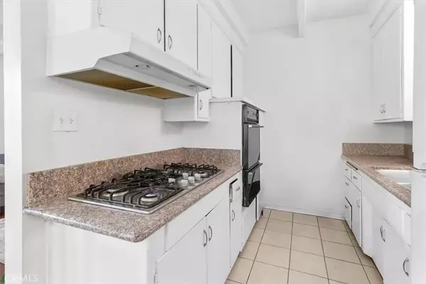 Long Beach, CA 90802,438 Cedar Avenue #11