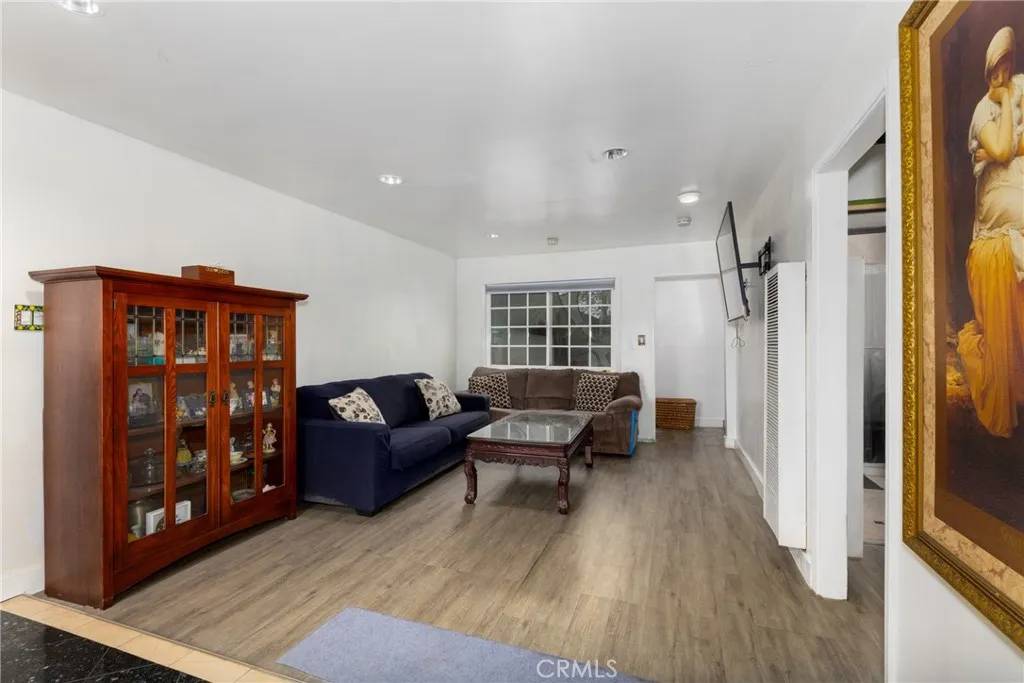 Downey, CA 90241,8644 Stewart And Gray Road