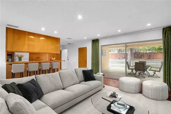 Los Angeles, CA 90039,2931 Tyburn Street