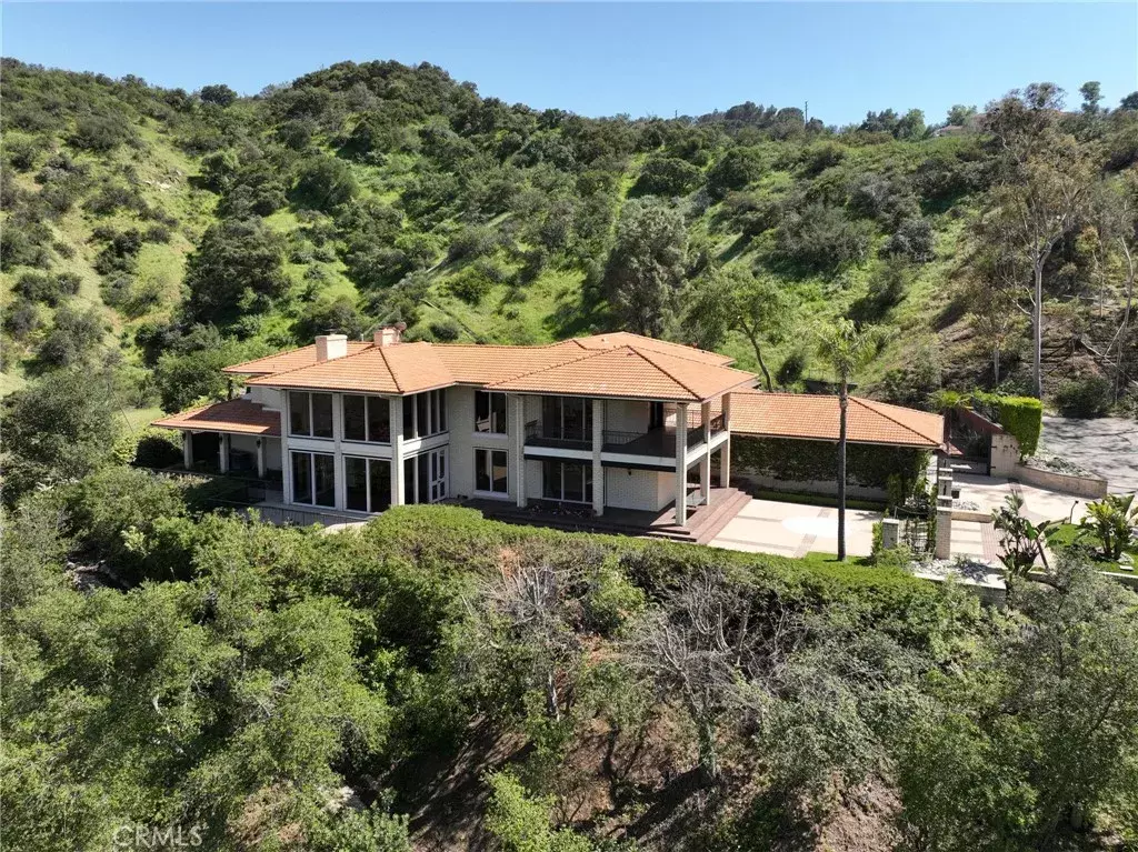 La Canada Flintridge, CA 91011,540 Haverstock Road