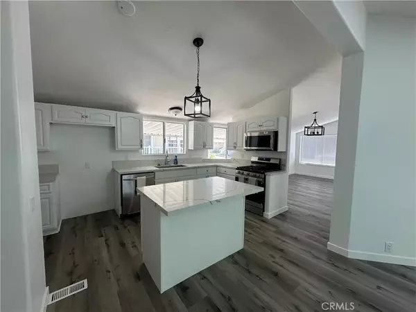 Lake Forest, CA 92630,24001 Murilands #25