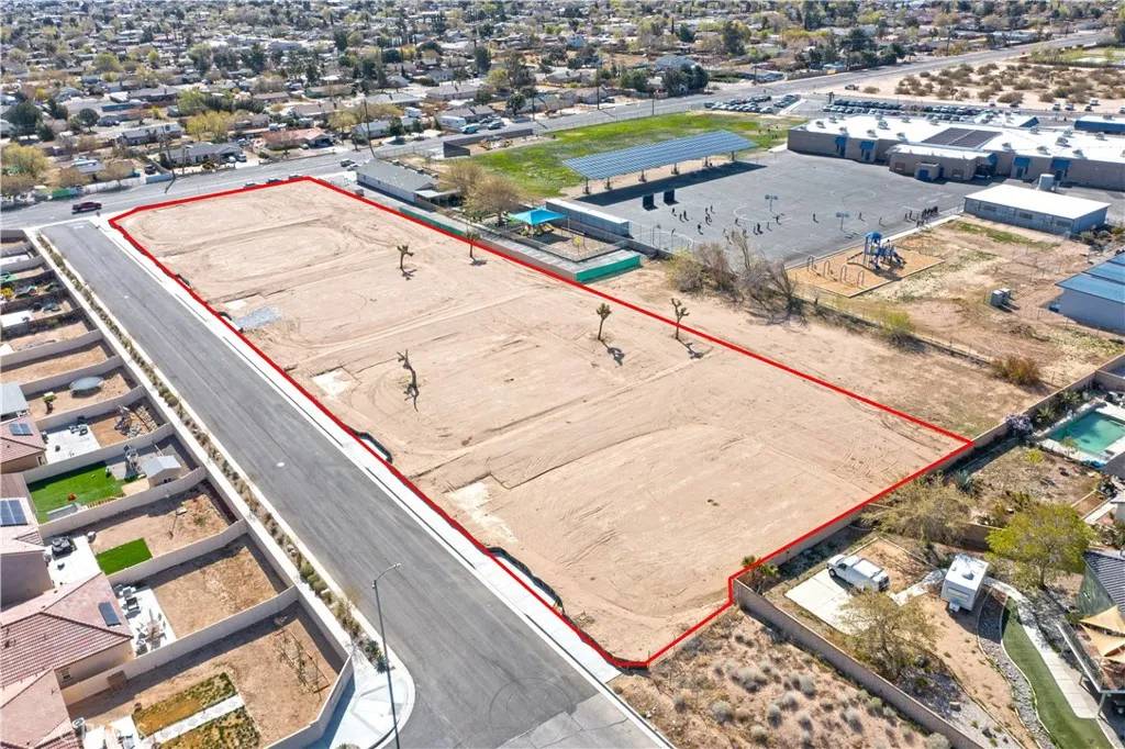 Hesperia, CA 92345,4 Valencia
