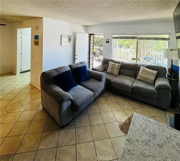 Whittier, CA 90605,13321 Meyer Road #B