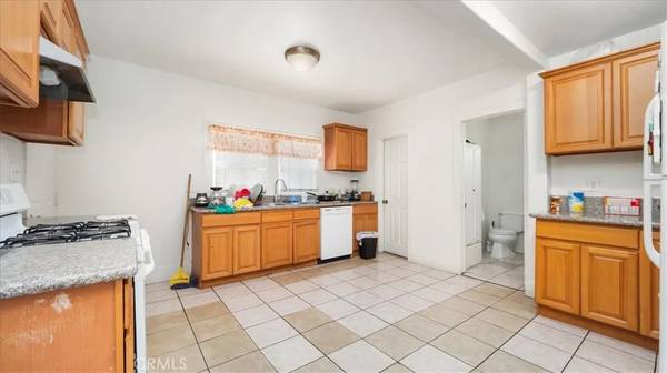 Ontario, CA 91761,226 E California Street