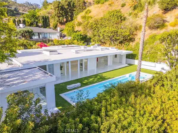 Beverly Hills, CA 90210,1046 N Hillcrest Road