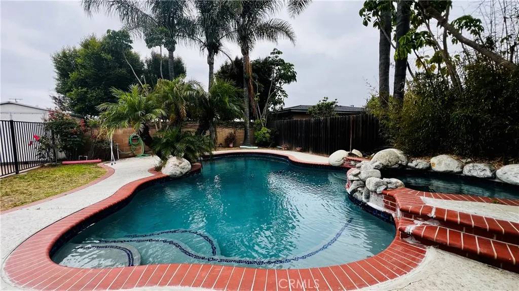 Hawthorne, CA 90250,4127 W 130th Street