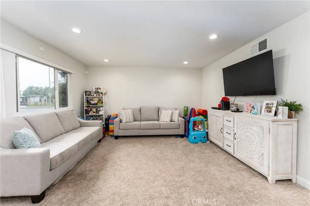 La Verne, CA 91750,2945 Knollwood Avenue