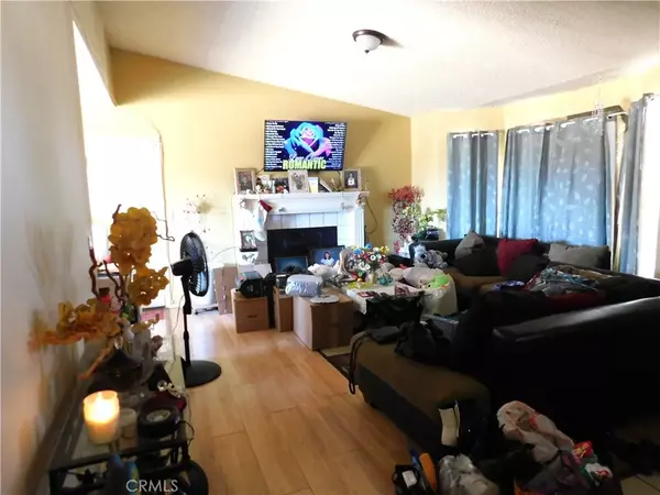 California City, CA 93505,8372 Dogwood Avenue