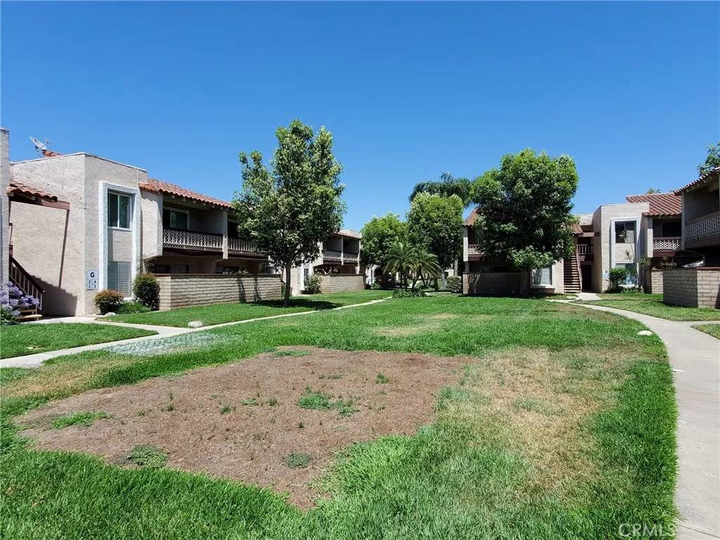 Orange, CA 92868,700 W La Veta Avenue #F2