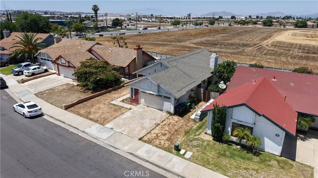 Perris, CA 92571,52 Chant Street