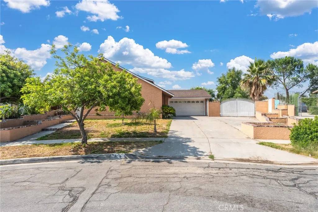 17571 Shamrock Avenue, Fontana, CA 92336