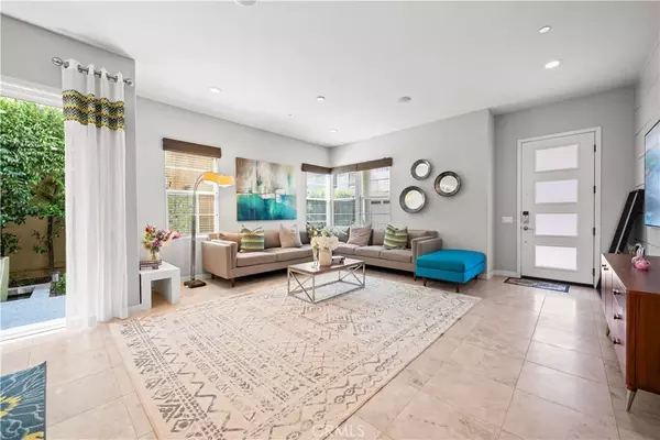 Irvine, CA 92618,814 Beacon