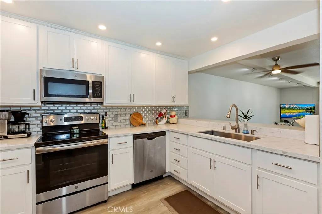 Long Beach, CA 90803,5226 Marina Pacifica Drive North